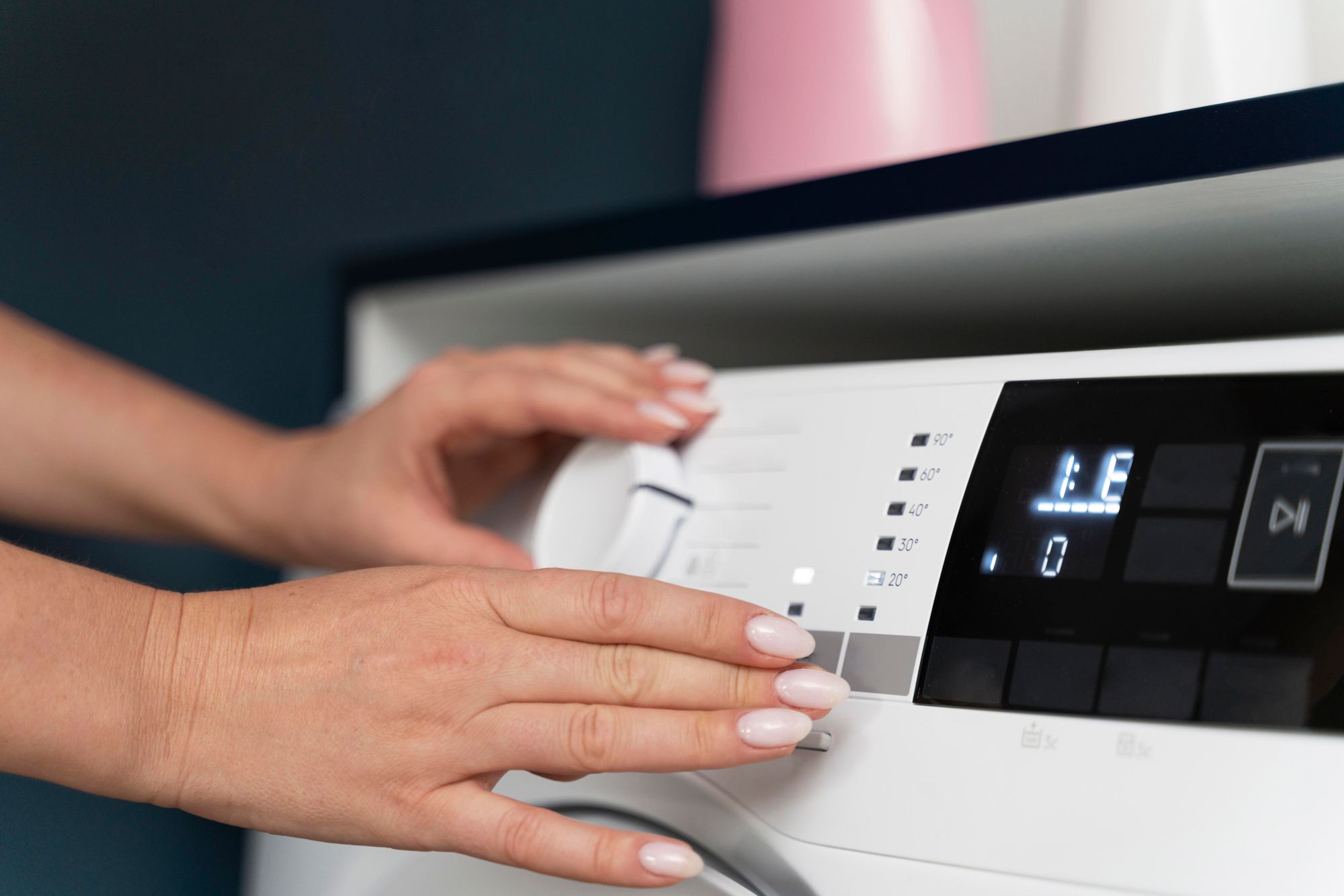 Setting the dial on a tumble dryer